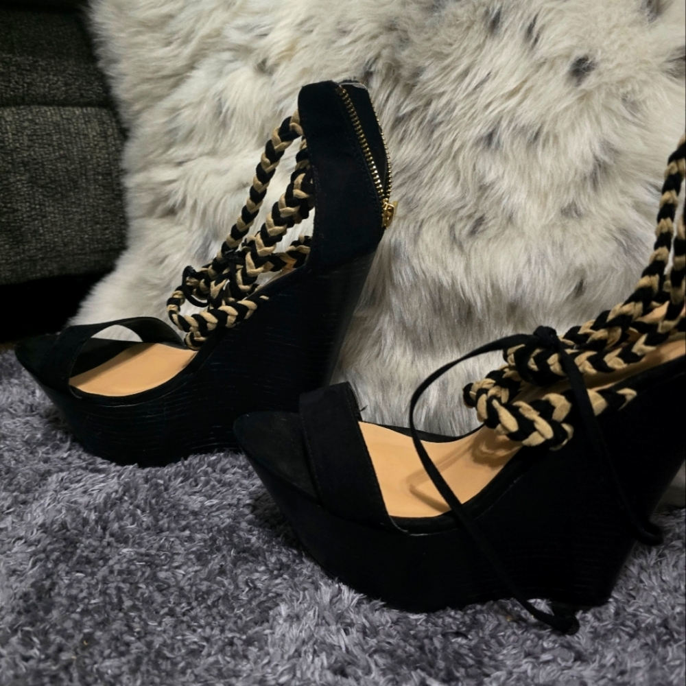 WEDGE HEEL SANDALS SIZE 10 JUST FAB